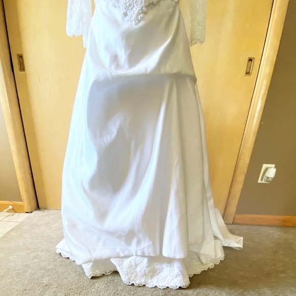 NWT Sz 12 Venus White Long Sleeve Satin Wedding - Picture 5 of 10